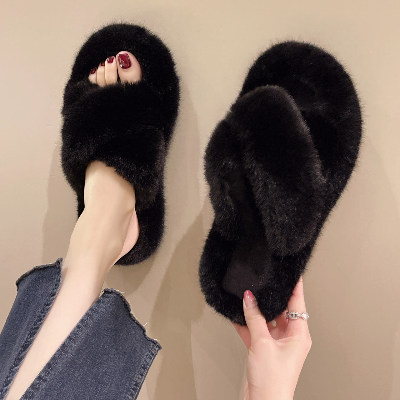 Ladies Plush Slippers Outer Wear Faux Fur Sandals Winter Home Slip On