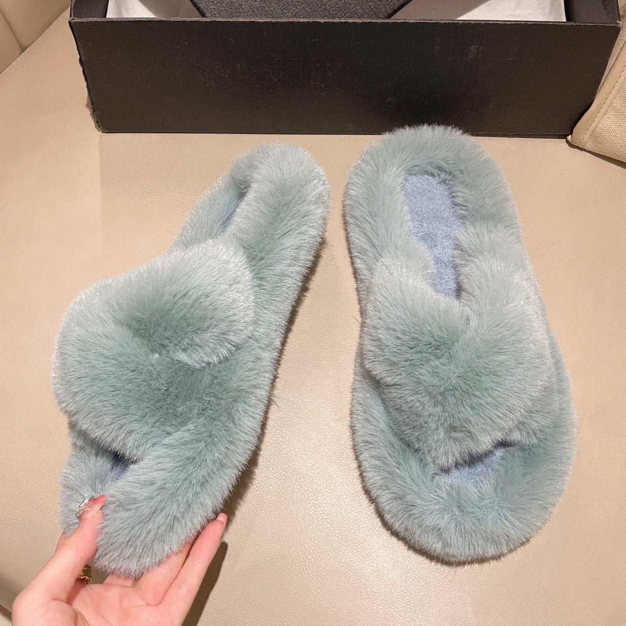 Ladies Plush Slippers Outer Wear Faux Fur Sandals Winter Home Slip On