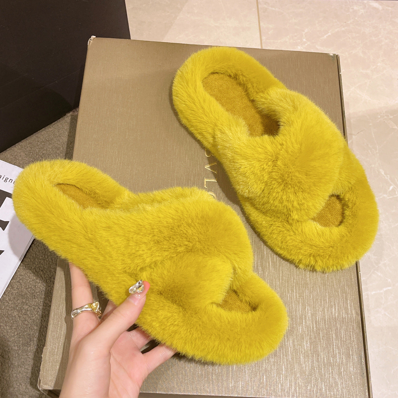 Ladies Plush Slippers Outer Wear Faux Fur Sandals Winter Home Slip On