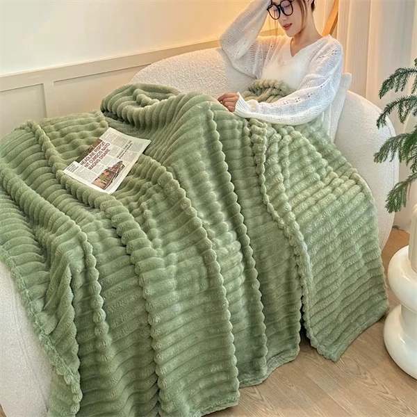 Chunky Hand-Knit Blanket - Ultra Soft Plush Throw with Unique Braided Design for Bed & Couch