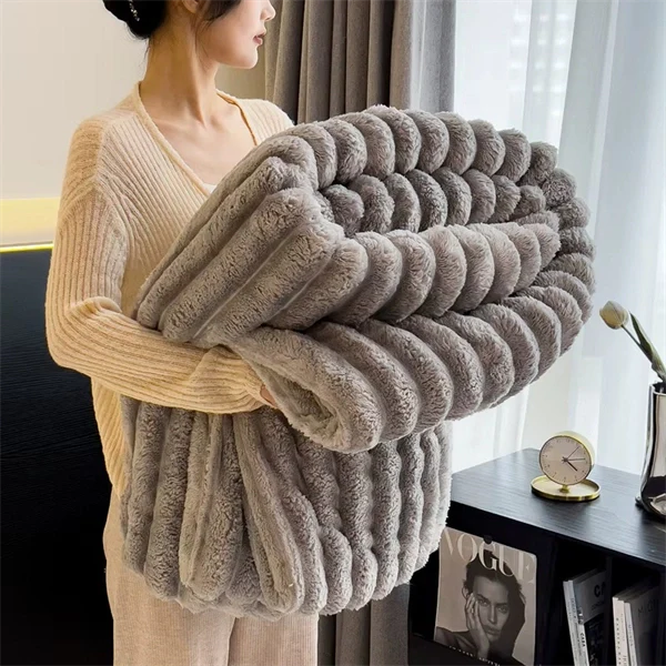 Chunky Hand-Knit Blanket - Ultra Soft Plush Throw with Unique Braided Design for Bed & Couch