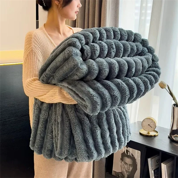 Chunky Hand-Knit Blanket - Ultra Soft Plush Throw with Unique Braided Design for Bed & Couch
