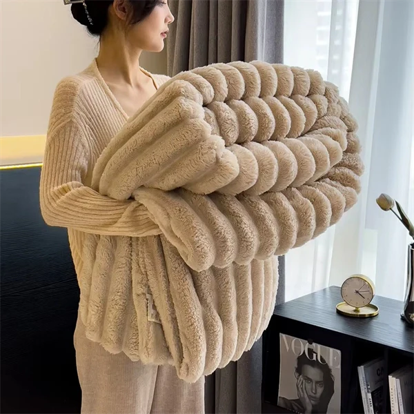 Chunky Hand-Knit Blanket - Ultra Soft Plush Throw with Unique Braided Design for Bed & Couch