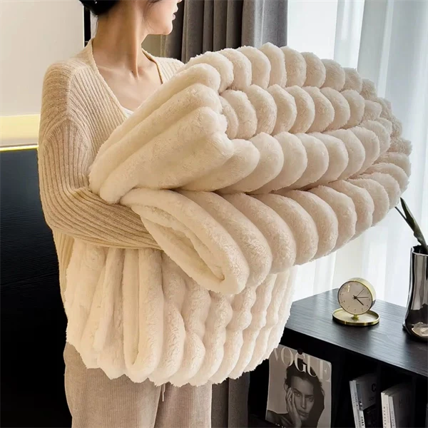 Chunky Hand-Knit Blanket - Ultra Soft Plush Throw with Unique Braided Design for Bed & Couch