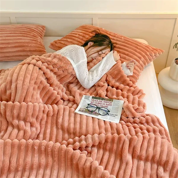 Chunky Hand-Knit Blanket - Ultra Soft Plush Throw with Unique Braided Design for Bed & Couch
