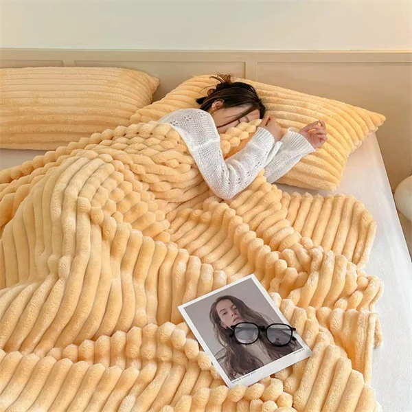 Chunky Hand-Knit Blanket - Ultra Soft Plush Throw with Unique Braided Design for Bed & Couch