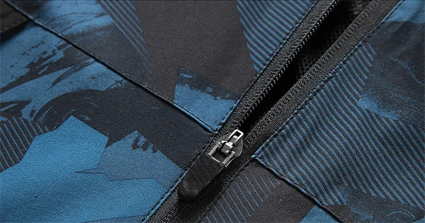 Men’s Lightweight Hiking Jacket – Windbreaker Outdoor Hooded Coat for Spring & Fall