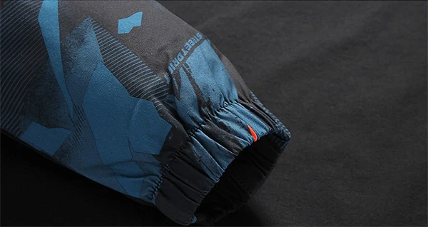 Men’s Lightweight Hiking Jacket – Windbreaker Outdoor Hooded Coat for Spring & Fall