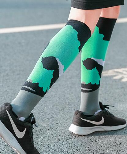 The Latest Men's Compression Socks for Foot and Leg Support 15-30mmHg Everyday.