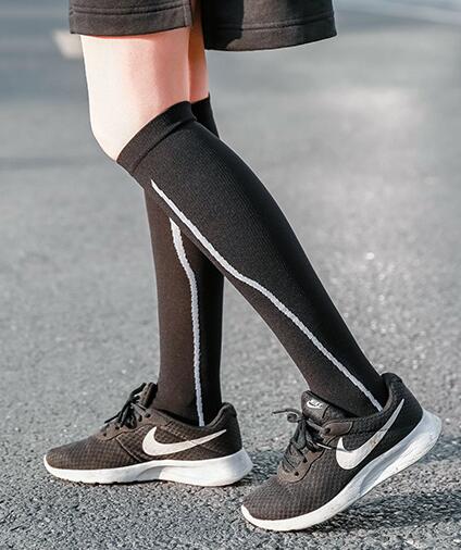 The Latest Men's Compression Socks for Foot and Leg Support 15-30mmHg Everyday.