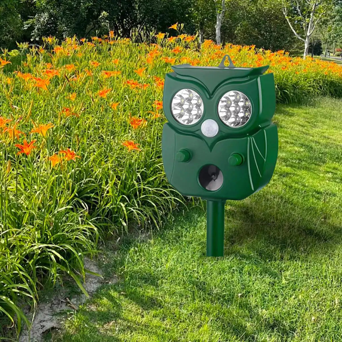 Solar Ultrasonic Animal Repeller, Waterproof Outdoor Use, Humane Motion-Activated Deterrent for Deer, Dogs, Raccoons, Skunks, Squirrels, Cats, 5 Modes for Yard & Home Protection