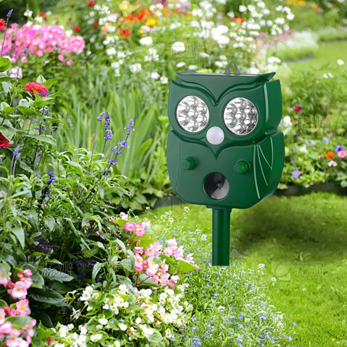 Solar Ultrasonic Animal Repeller, Waterproof Outdoor Use, Humane Motion-Activated Deterrent for Deer, Dogs, Raccoons, Skunks, Squirrels, Cats, 5 Modes for Yard & Home Protection