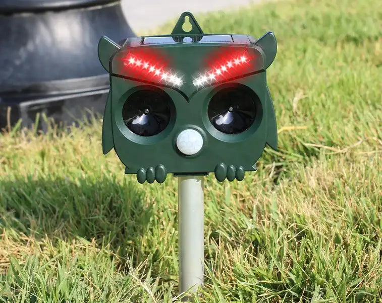 Ultrasonic Solar-Powered Pest Repeller, Waterproof Animal Deterrent for Bears, Wild Boars, Cats, Stray Dogs, Rodents, Crows, Protects Birds & Wildlife