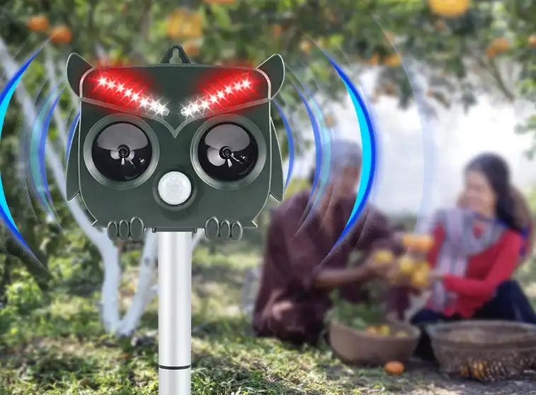 Ultrasonic Solar-Powered Pest Repeller, Waterproof Animal Deterrent for Bears, Wild Boars, Cats, Stray Dogs, Rodents, Crows, Protects Birds & Wildlife