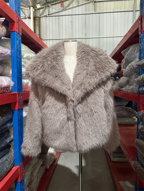 Women's Cropped Faux Fur Jacket